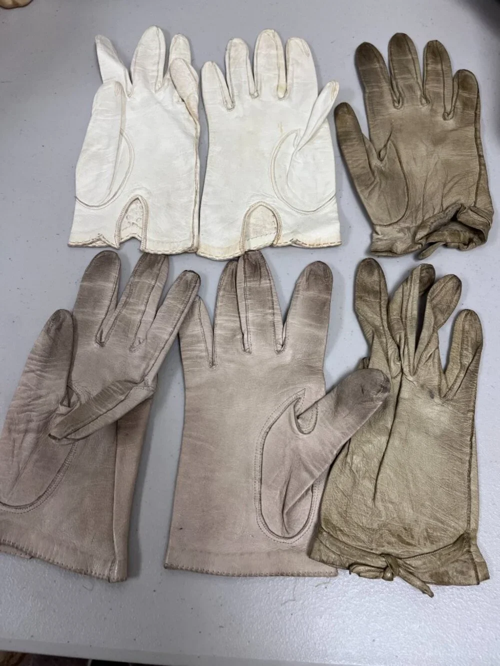 Vintage 70s kid leather gloves made in Italy Gimbels 3 pair green cream white
